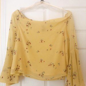 Pastel yellow floral top, perfect for Spring!
